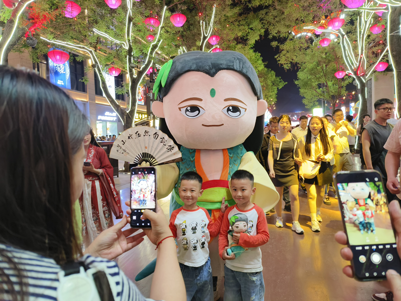 湖北竹山惠民暖企：“4招”激活文旅消费市场“一池春水”