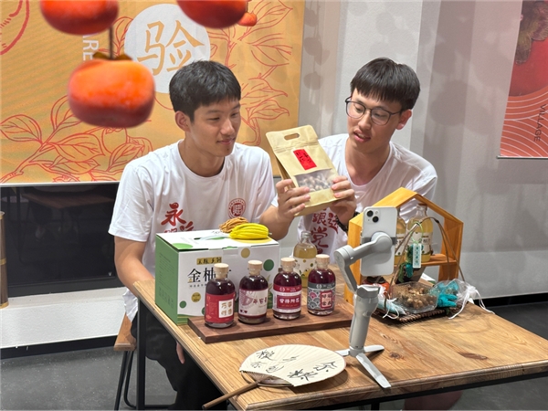 高校学生暑期爱心支教 科技赋能助力非遗传播
