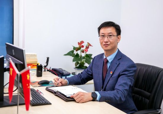 图为重庆保税港区公租房建设开发有限公司党支部副书记、总经理陈吉。 受访者供图